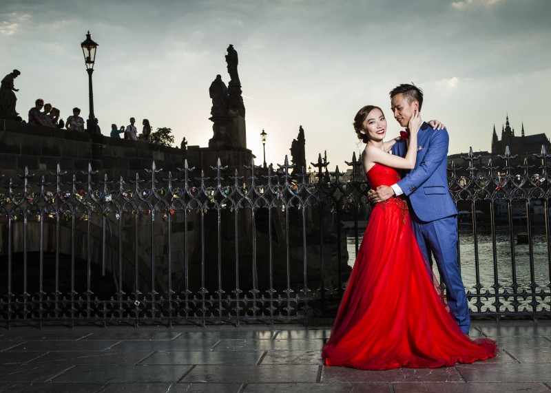 Wedding in Prague, Charles Bridge, Connorweddings.