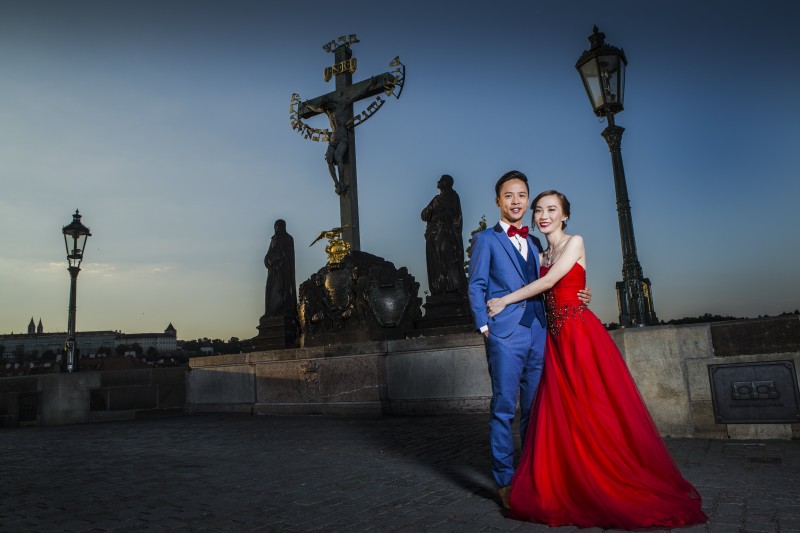 Wedding in Prague, Charles Bridge, Connorweddings.