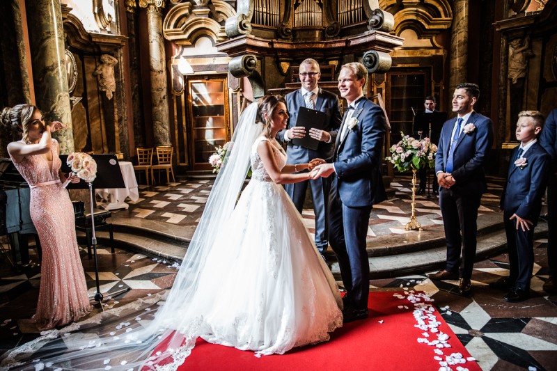 Tara a Sigbjorn, Klementinum, Praha - Connorweddings, wedding in Prague.